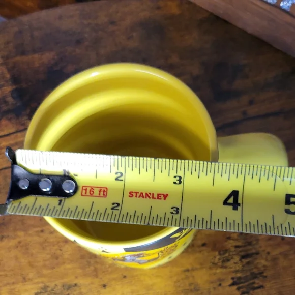 Harry Potter Hufflepuff House crest ceramic Yellow and Black Mug - Picture 6 of 9